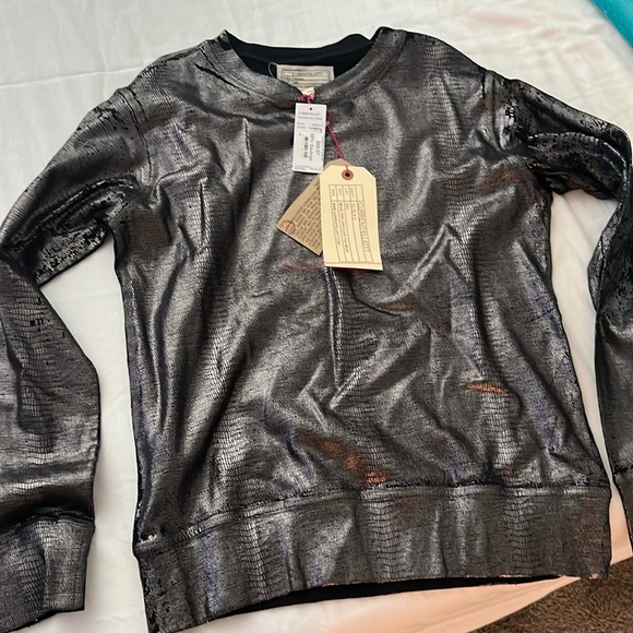 Metallic Crew Neck - Picture 1 of 4